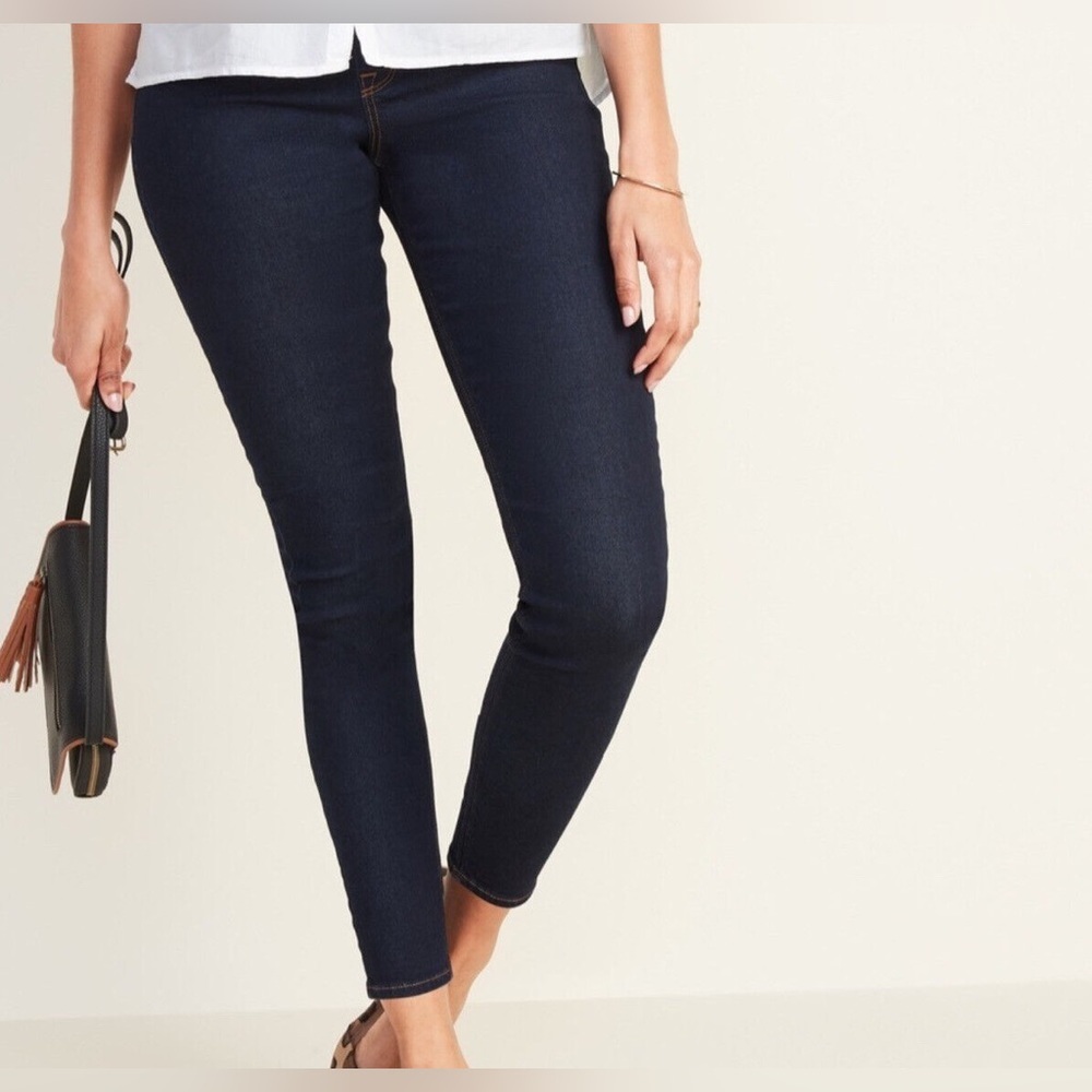 Never worn Old Navy Rockstar Super Skinny Mid-rise Leggings